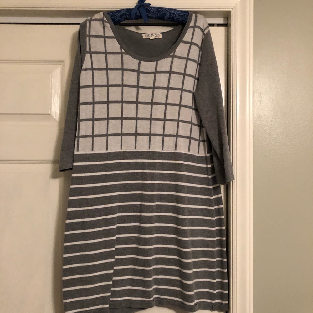 Gray and white tunic sweater